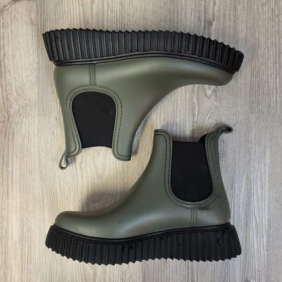 Joe Fresh Olive Green Chelsea Rain Ankle Boots with Black Soles - Picture 3 of 9